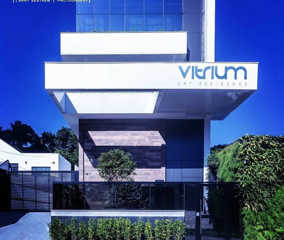 Fachada do Ed. Vitrium com letreiro